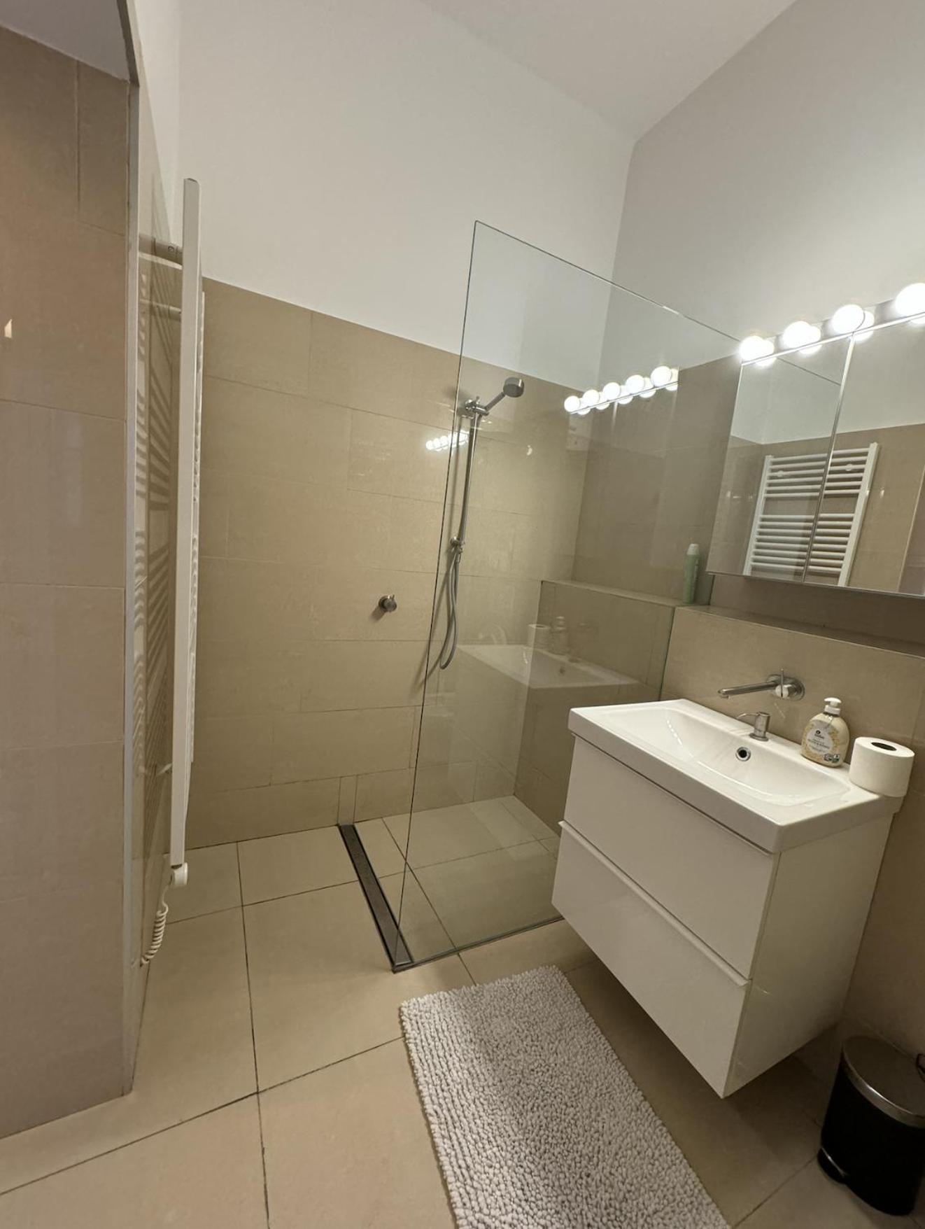 Vienna City Crown Apartment Naschmarkt U4 Bagian luar foto